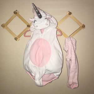 Carter’s unicorn costume size 6/9 mon runs big